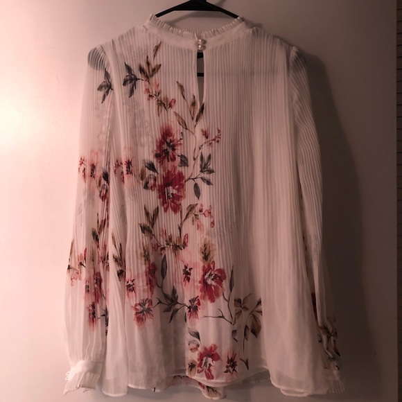 White House black market blouse! - Picture 5 of 6